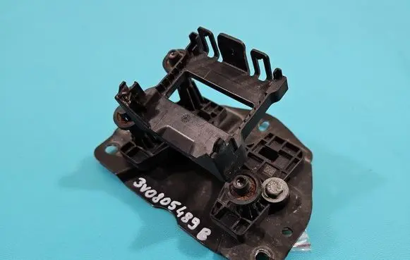 Other engine bay part