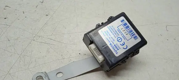 Toyota Prius (XW20) Door control unit/module 8999147010 48411010230 1C13833A