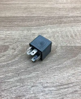 Volkswagen Golf IV Other relay 1J0906381 V23134B63X383 429
