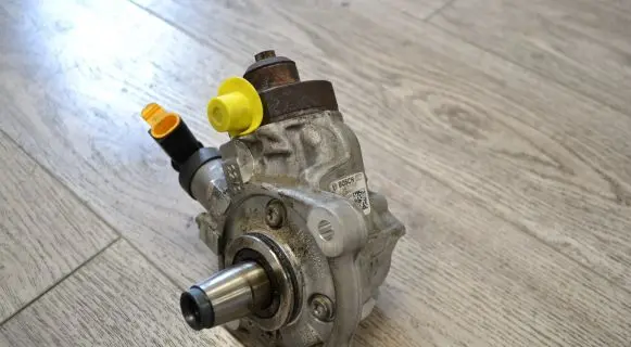 BMW 5 F10 F11 Fuel injection high pressure pump 0445010517