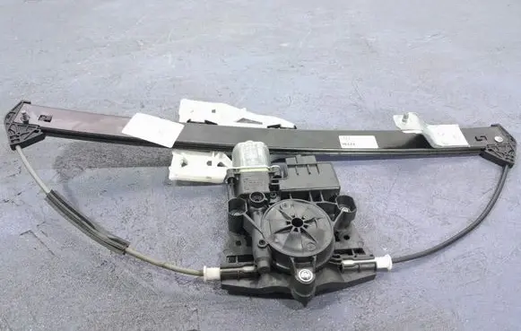 Audi Q2 - Rear door window regulator with motor 81A839462
