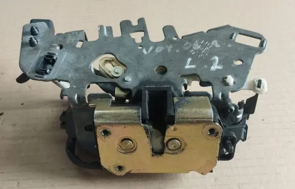 Chrysler Voyager Sliding door lock 