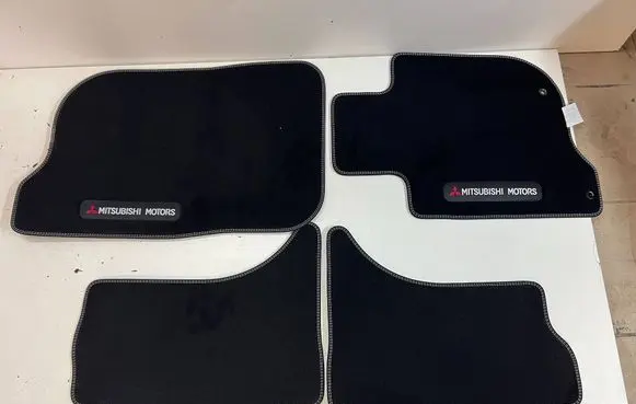 Mitsubishi L200 Car floor mat set MZ314858