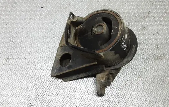 Nissan X-Trail T30 Engine mount bracket