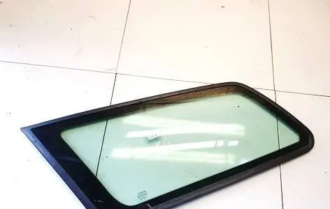 Volvo V50 Rear side window dot32as2m44