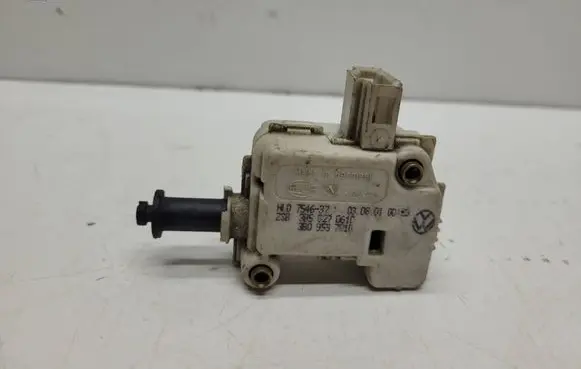 Volkswagen Golf VI Tailgate boot lock/latch motor 3B0959781