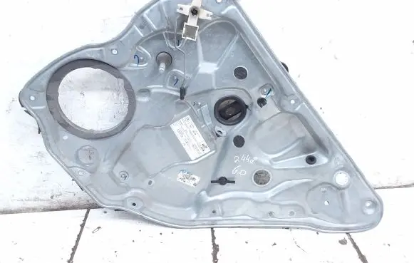 Volkswagen Polo Rear door manual window regulator 6Q4839402