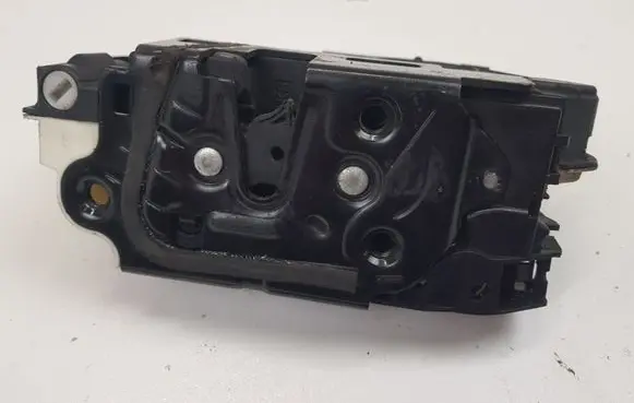 Volkswagen Scirocco Front door lock 5N2837015C