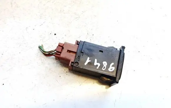 Toyota Avensis T220 Seat heating switch 153337