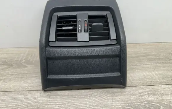 Rear air vent grill
