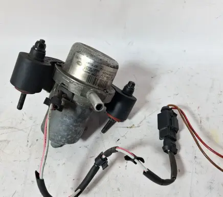 Mercedes-Benz SLK R170 Vacuum pump A0004351301 86221301 A1704300032