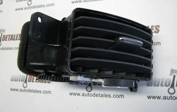 Toyota Corolla Verso AR10 Dashboard side air vent grill/cover trim 5565064010