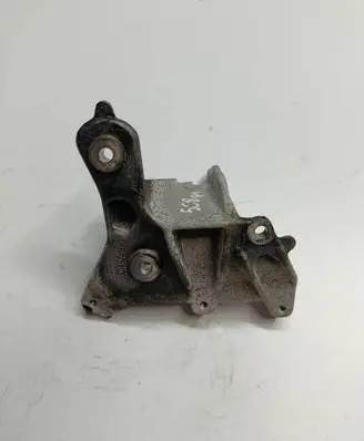 Engine mounting bracket