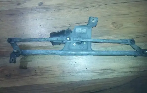 Volkswagen Polo II 86C 2F Front wiper linkage and motor 3397020373