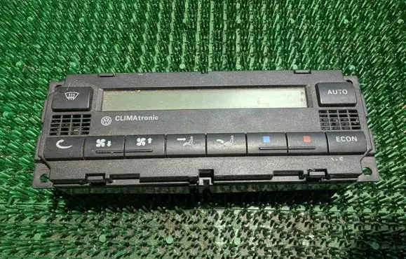 Volkswagen Golf IV Climate control unit 