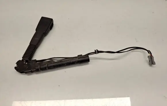 BMW 3 E90 E91 Front seatbelt buckle 7213564