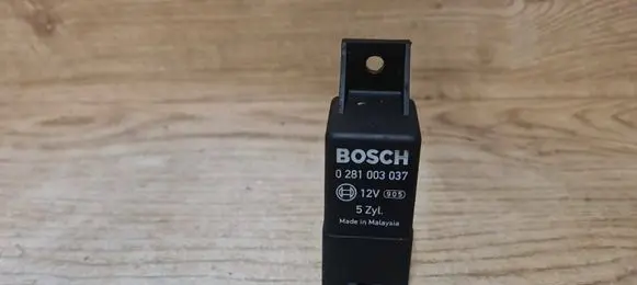 Volvo XC90 Glow plug pre-heat relay 0281003037 30751798