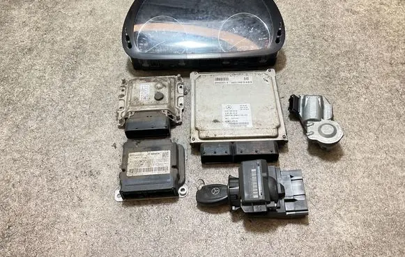 Mercedes-Benz Sprinter W906 Engine ECU kit and lock set A6519003403 A6519013502 28537659A9