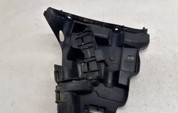 Volvo XC70 Front bumper mounting bracket 31214961