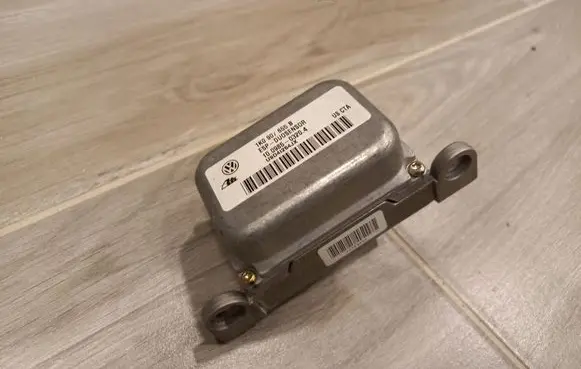 Volkswagen Touran I ESP acceleration yaw rate sensor 1K0907655B