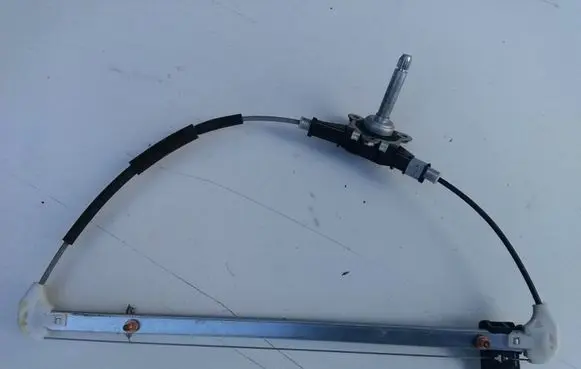 Rear door manual window regulator