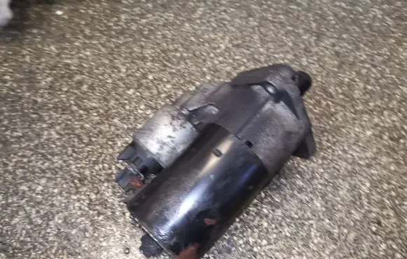 Nissan Juke I F15 Starter motor
