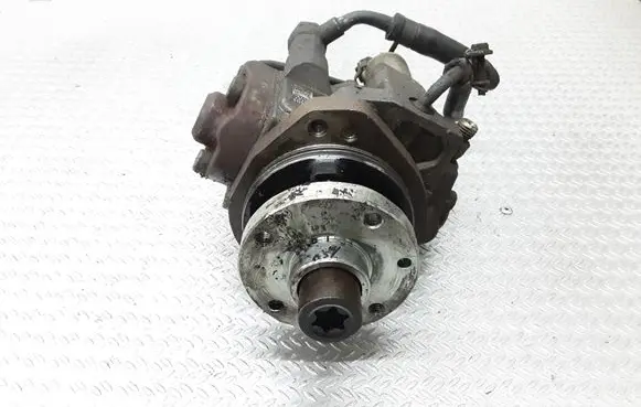 Nissan Almera N16 Fuel injection high pressure pump 16700AW401