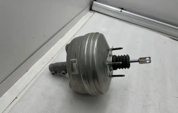 Ford Mustang VI Brake booster JR3C2B195BC S4U88