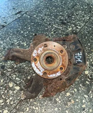 Volkswagen New Beetle Front wheel hub