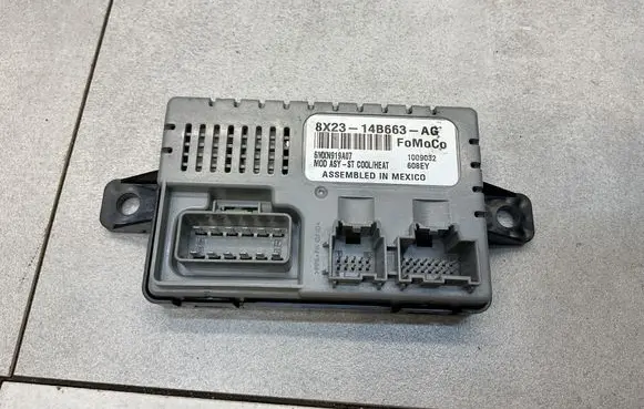 Jaguar XF X250 Seat control module 8X2314B663AG