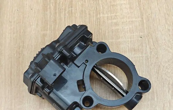 BMW 8 G16 Throttle valve 8512452