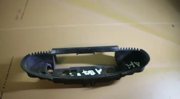 Rear door exterior handle/bracket