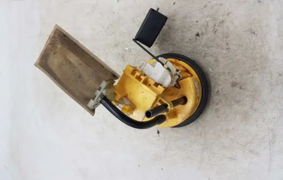 Toyota Corolla Verso E121 Fuel level sensor 770100F010