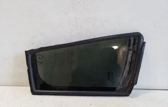 Nissan Leaf I (ZE0) Rear vent window glass 822723NF0A