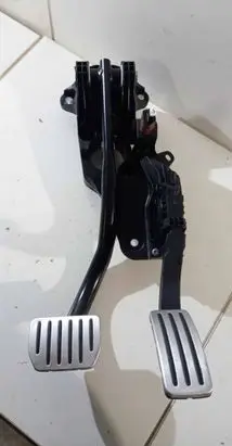Tesla Model Y Brake pedal P118869151A DUZ22297000073
