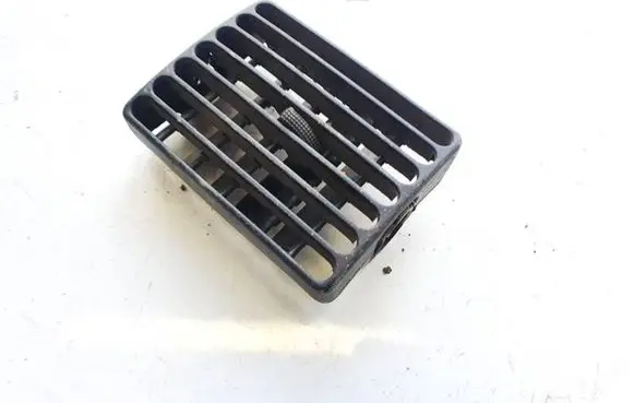 Volkswagen PASSAT B4 Dash center air vent grill 3a0819720b