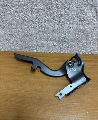 Engine bonnet/hood hinges