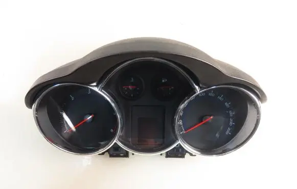Chevrolet Cruze Speedometer (instrument cluster) 95990338