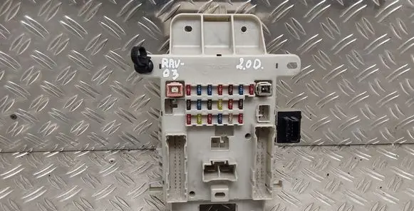 Toyota RAV 4 (XA20) Fuse module 0144