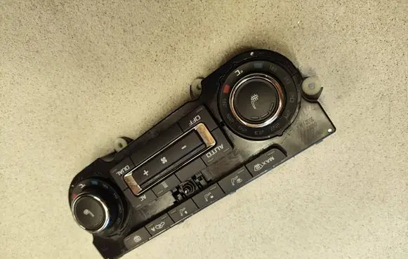 Skoda Yeti (5L) Climate control unit 3T0907044BN SW0506 5HB00974977
