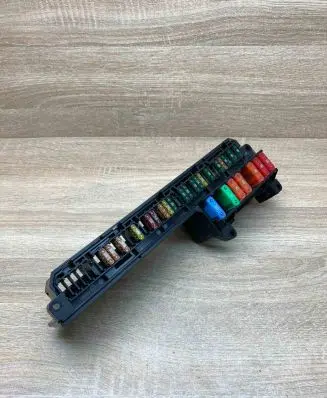 BMW 5 E60 E61 Fuse module 6957330