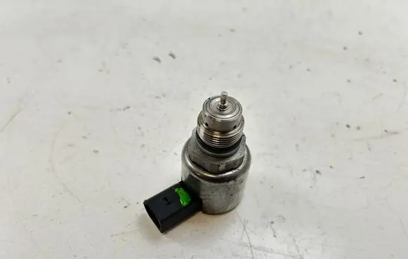 Mercedes-Benz E W212 Fuel pressure regulator 9307Z522A00