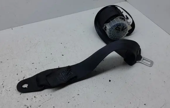 Land Rover Range Rover Sport L320 Middle seatbelt (rear) 