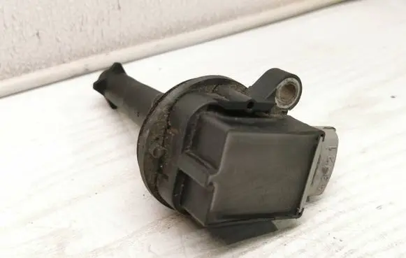 Volvo V70 High voltage ignition coil 30713417 12W095 0221604010