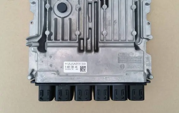 BMW M5 F90 Engine control unit/module 5A25C39 0261S103GW 032726766