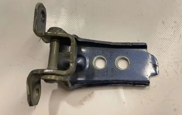 Subaru Outback (BS) Rear door lower hinge