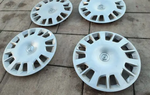 Opel Corsa C R16 wheel hub/cap/trim YP00113080 YP00112980 YP00126480