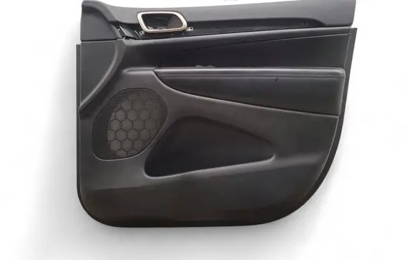 Jeep Grand Cherokee Front door card panel trim 62015863 5LL661X9AF