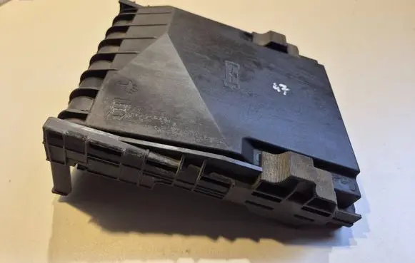 Skoda Octavia Mk2 (1Z) Fuse box cover 1K0937132F