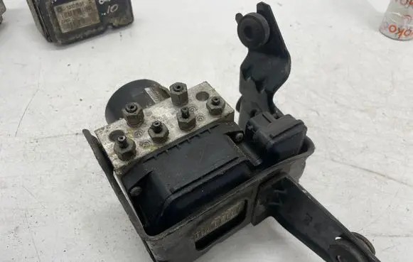 Opel Insignia A ABS Pump 13332549